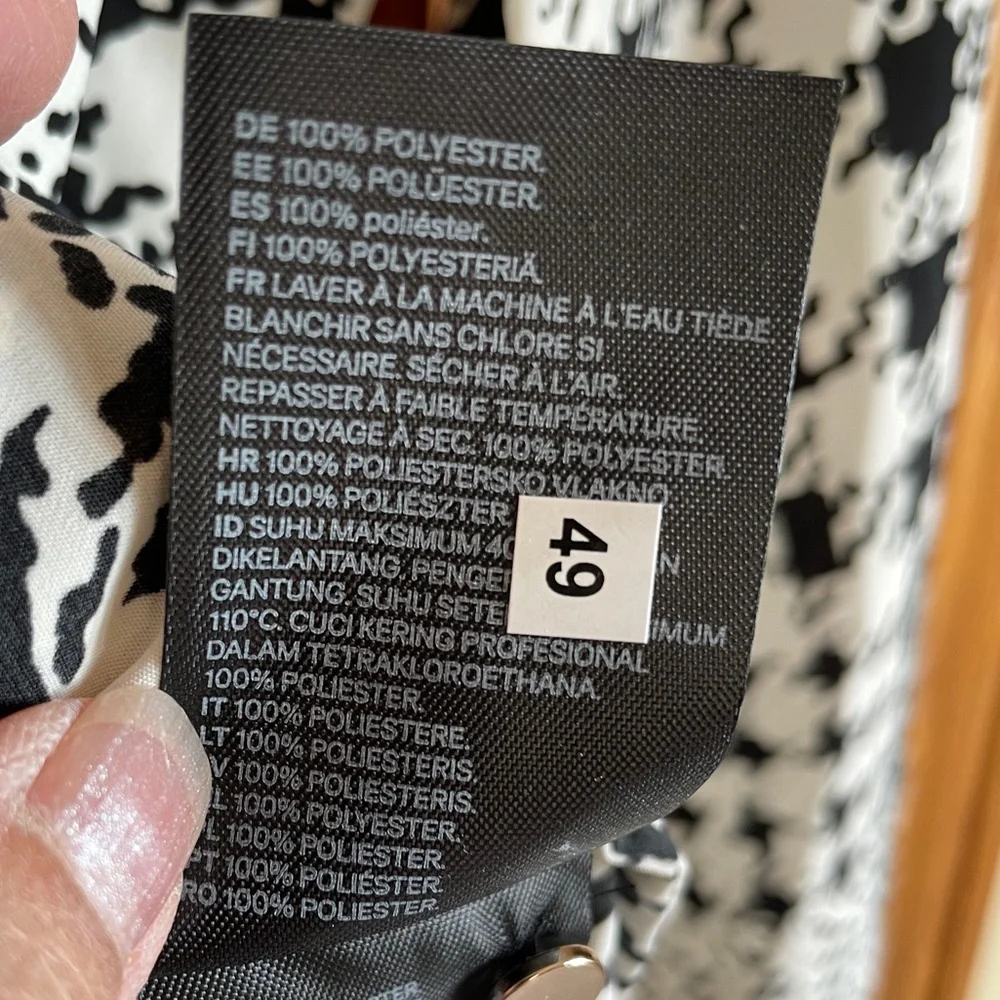 NWT H&M Women’s Black and White long sleeve button down blouse. Size 0 - Picture 6 of 11